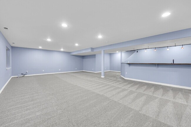 Building Photo - $3,650 - 4 Bed, 4 Bath Home with 4 Car Gar...