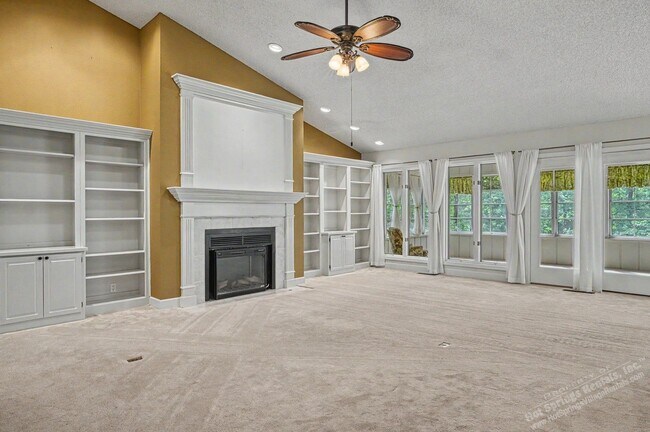 Building Photo - Lake Balboa Area| Home| Unfurnished