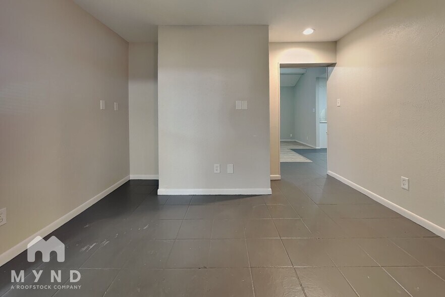 Building Photo - 408 Park Center Blvd