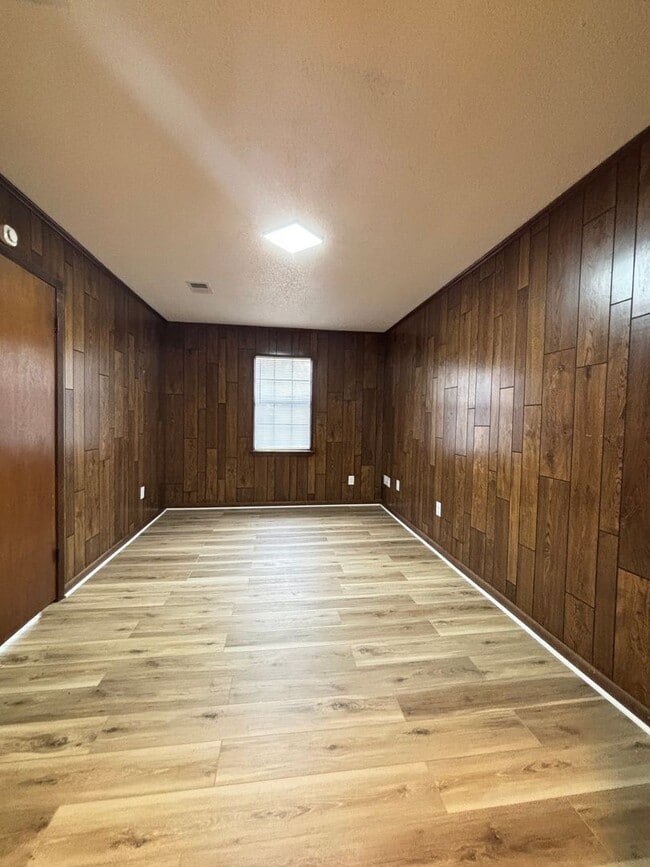 Building Photo - CONWAY ST APARTMENTS