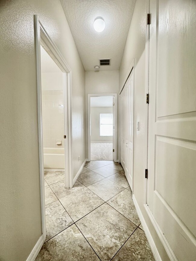 Building Photo - Beautifully Updated 4/3, Gated Community, ...