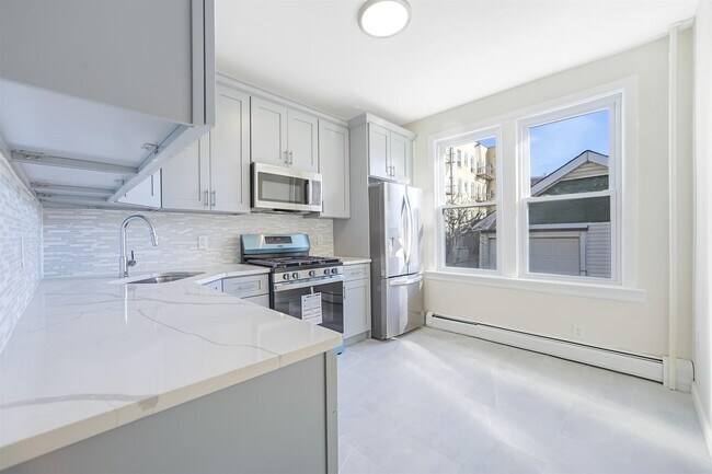 Building Photo - 8710 2nd Ave