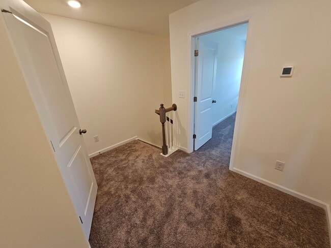 Building Photo - Like New townhome in Monroe!