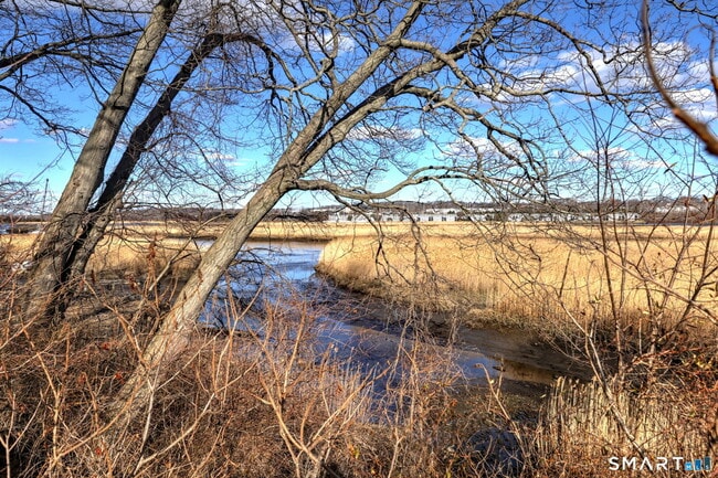 Building Photo - 206 Bridgeview Pl