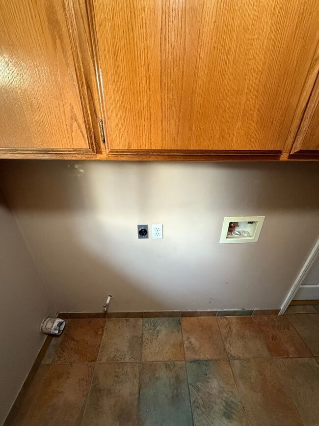 Building Photo - Charming 3-Bedroom Home in North Campus Park