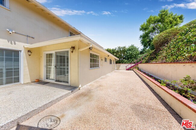 Building Photo - 9808 Hillgreen Pl
