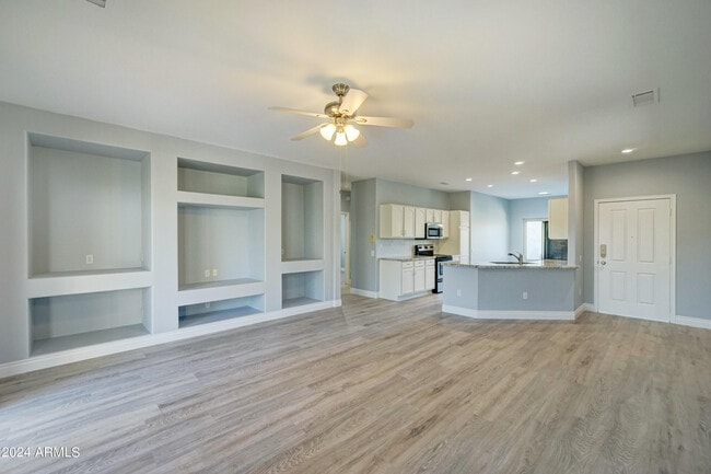 Building Photo - 16457 W Rock Springs Ln