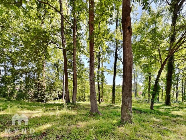 Building Photo - 5613 Deerborn Dr