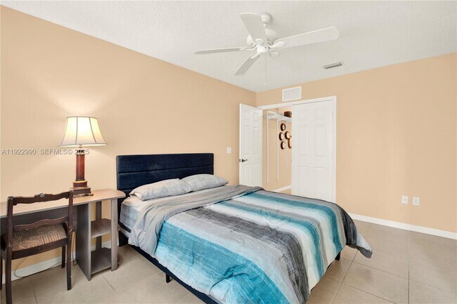 Building Photo - 2239 SE 23rd Ave