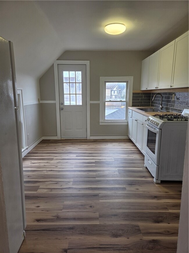 Building Photo - 21 Gardiner Park