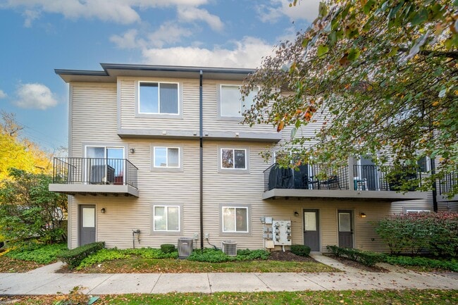 Building Photo - 222 Willis Ave