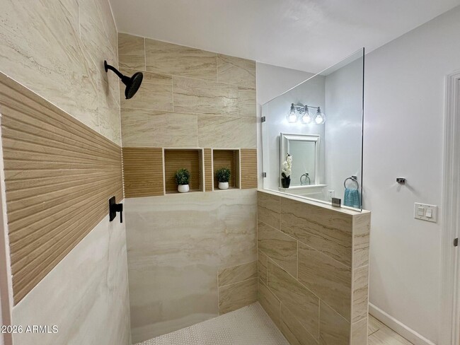 Building Photo - 3125 E Oak St