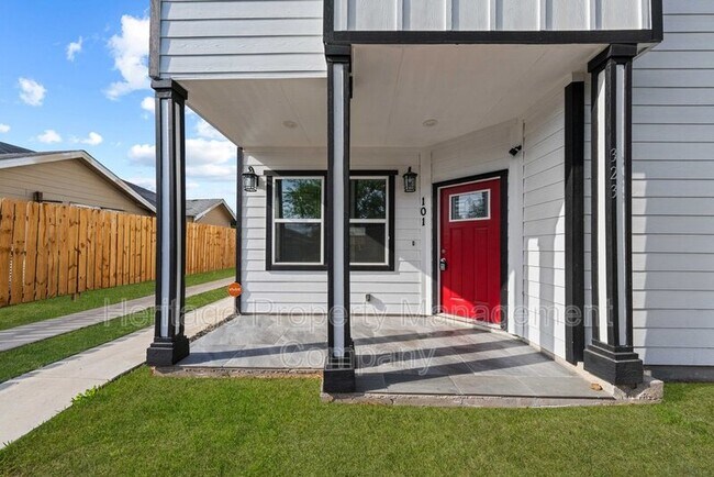 Building Photo - 323 Gabriel