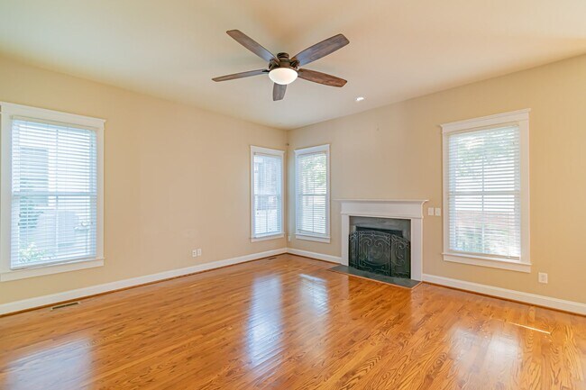 Building Photo - Stunning home in Baxter Village