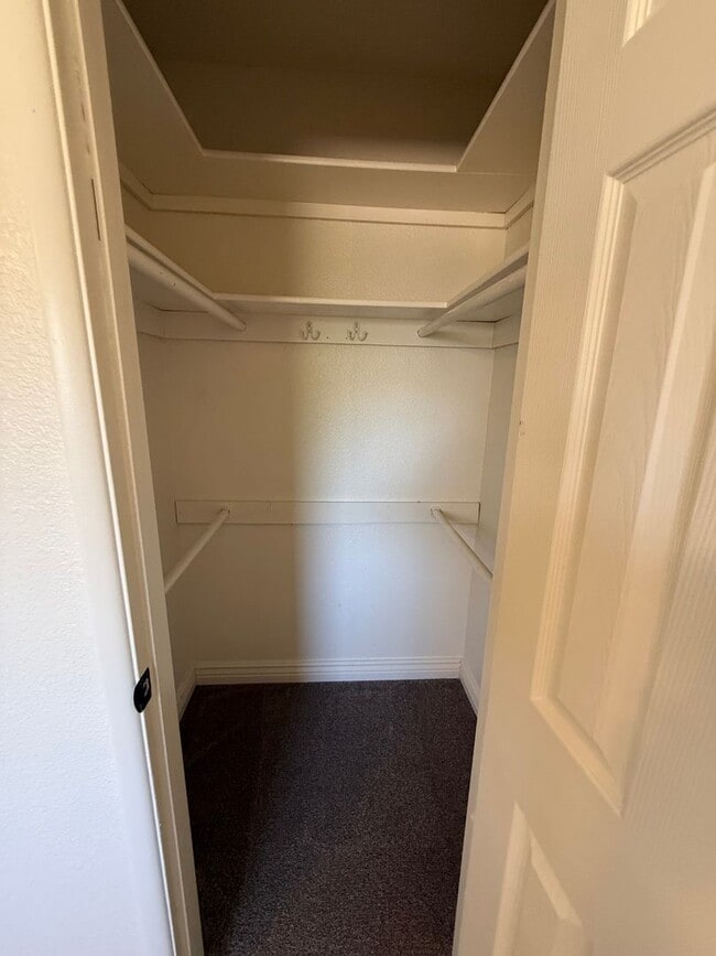 Building Photo - 4 bedroom 2 bath-contact Property Pros for more information