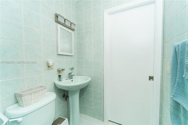 Building Photo - 172 W 17th St