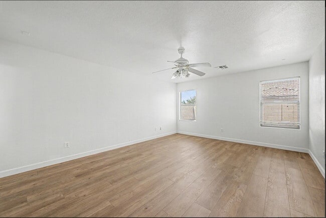 Building Photo - 1112 S Bogle Ct
