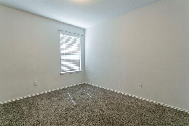 Building Photo - 117 Kinglet Dr