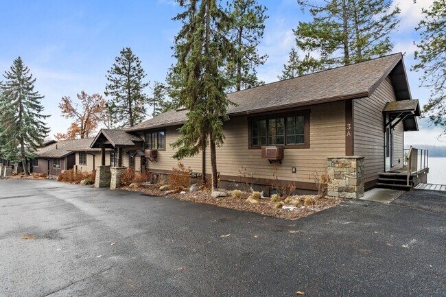 Building Photo - 3 Bed, 2 bath Condo on Whitefish Lake