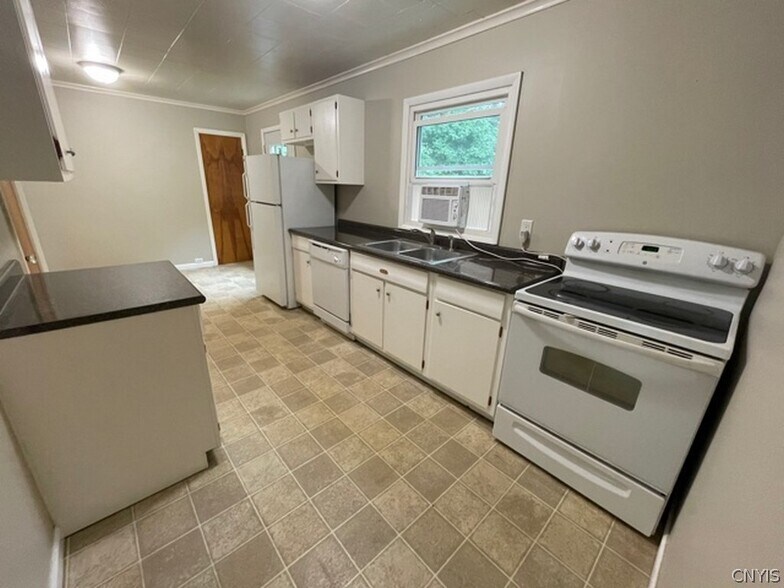 Kitchen, view 1 - 109 Lansdale Rd