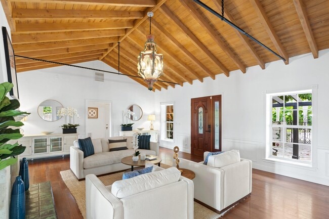 Building Photo - 3304 N Flagler Dr