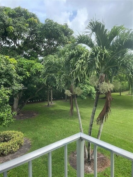 Building Photo - 720 Burgundy L