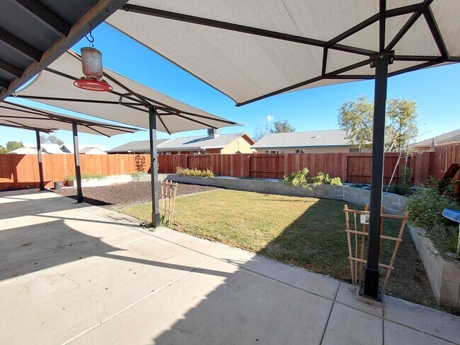 Building Photo - Modern Comfort Meets Family-Friendly Living in a Great Neighborhood