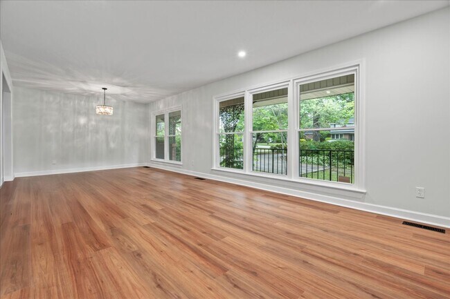 Building Photo - 511 Arbor Dr