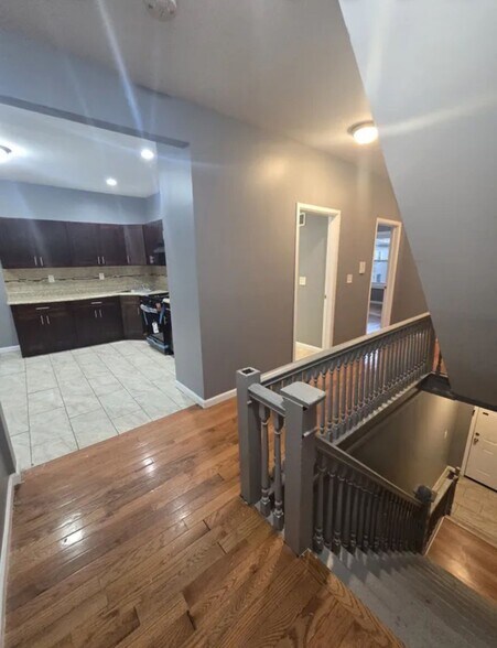 Building Photo - 12 Howell Pl