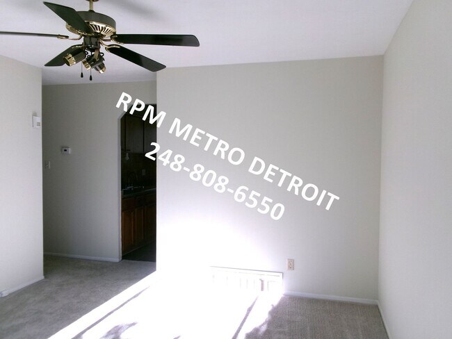 Building Photo - Move in ready Ranch Style Home in Westland