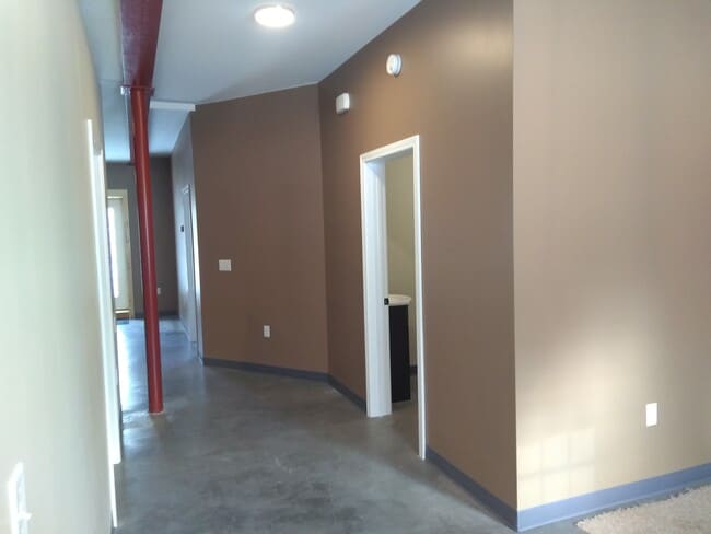 Building Photo - 372 Old County Rd