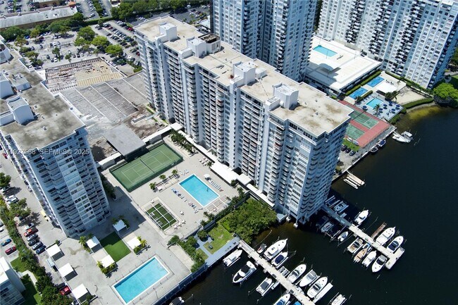 Building Photo - 18071 Biscayne Blvd