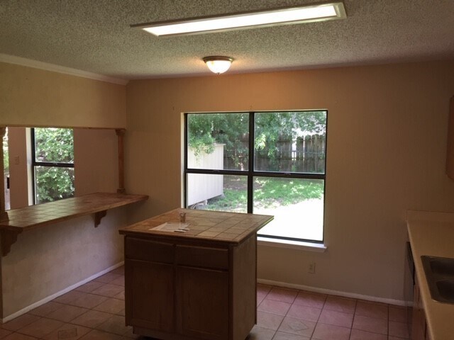 Building Photo - *COMING SOON* Spacious 4-Bedroom, 2.5-Bath Home with One-Car Garage!