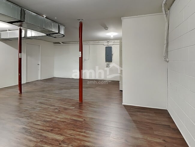 Building Photo - 6025 Brentwood Park Pl