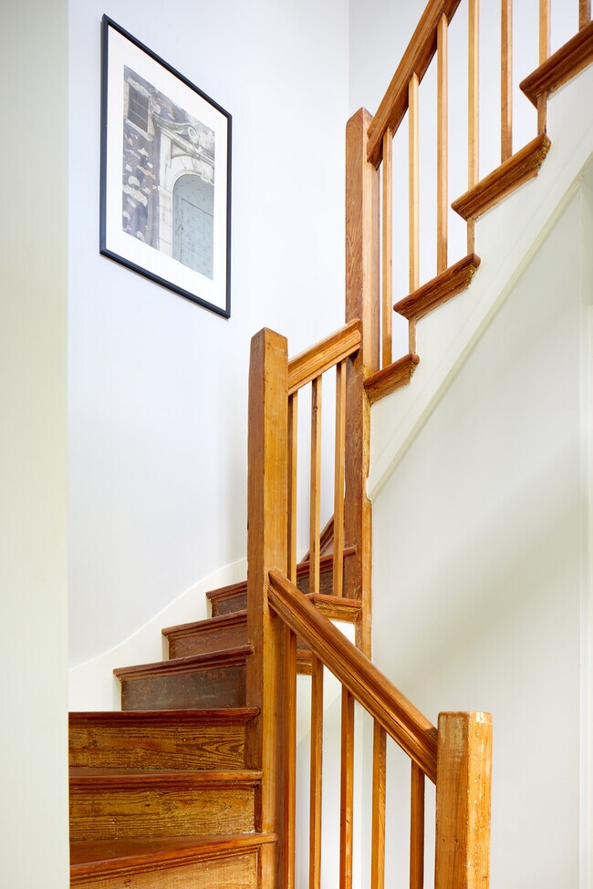 Building Photo - 4856 Magazine St