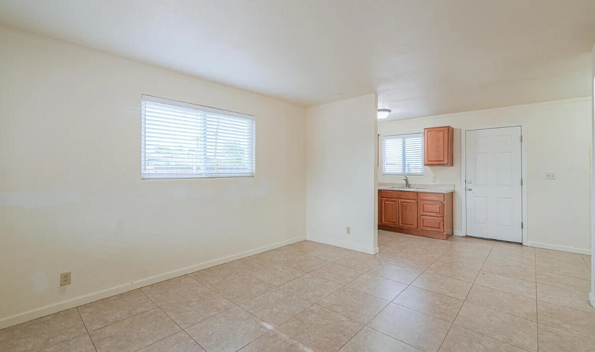 Building Photo - 302 N Morrison Ave