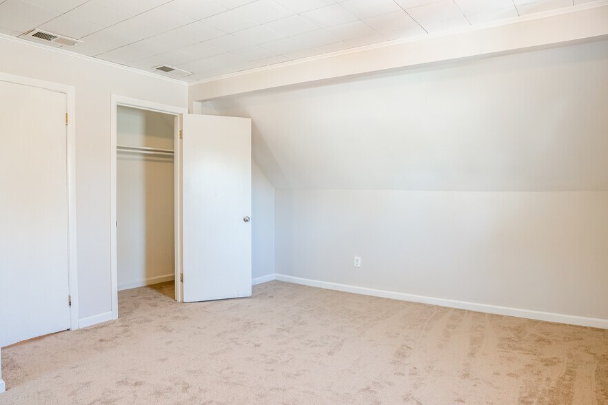 Building Photo - 314 N Shore Rd