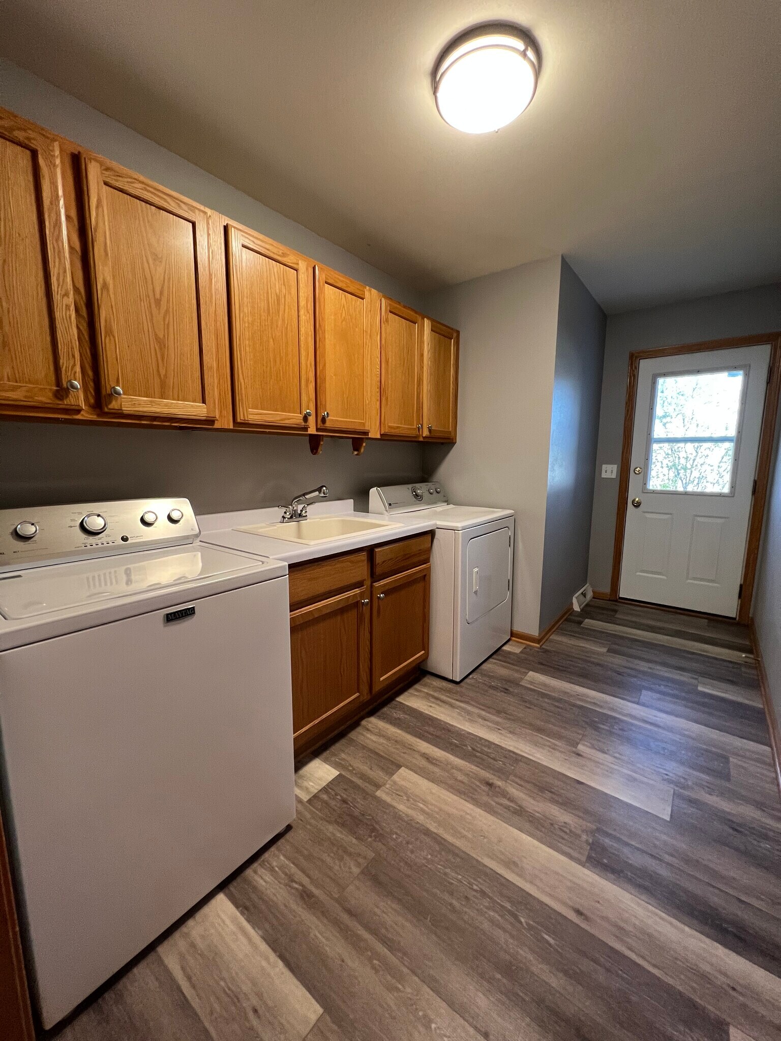 Building Photo - 611 Wellington Dr