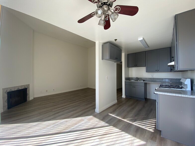 Building Photo - 1220 N Las Palmas Ave