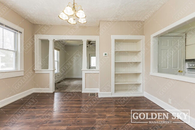 Building Photo - 409 S Celia Ave