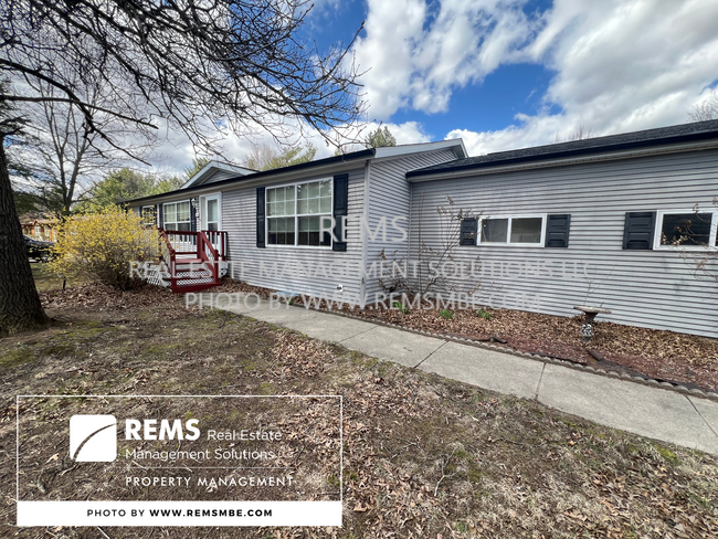 Primary Photo - 115 Northwoods Cir