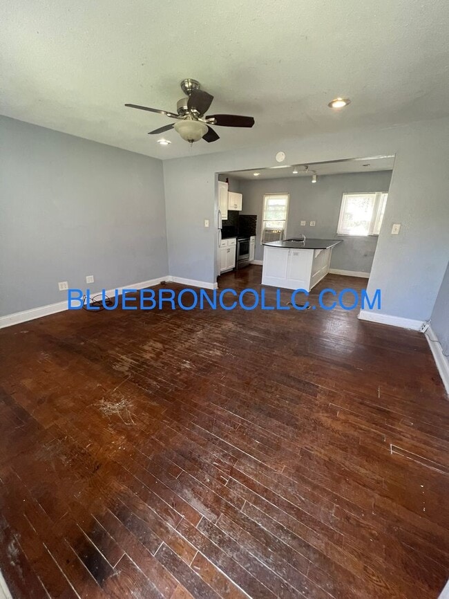 Building Photo - Charming house with nice updates and Grani...