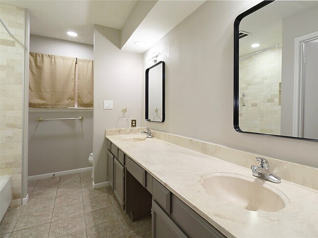 Building Photo - 3413 Benfield Dr