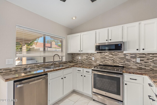 Building Photo - 9138 E Davenport Dr