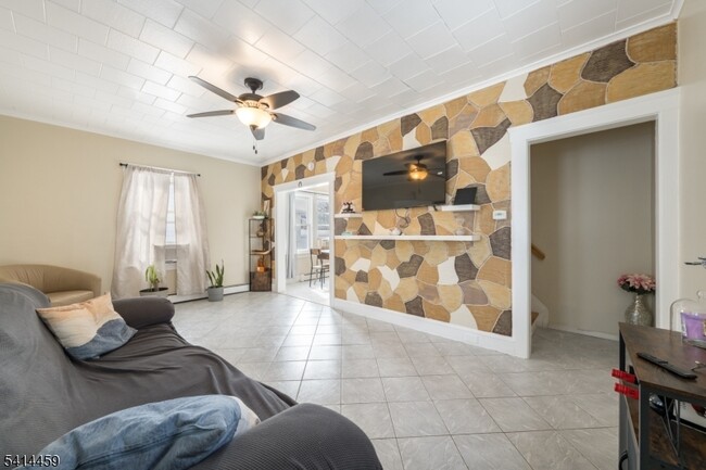 Building Photo - 529 Ainsworth St