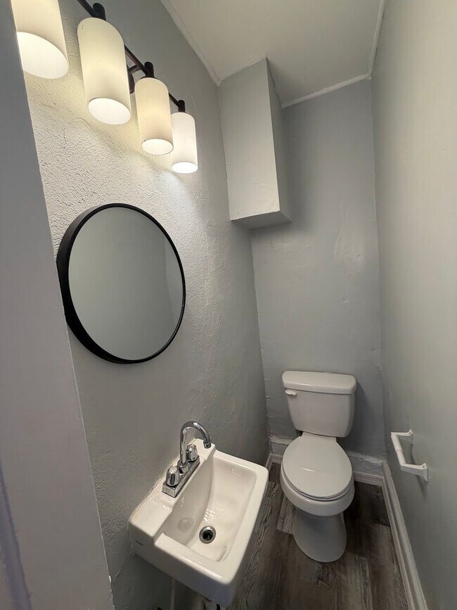 Building Photo - 345 Spring St