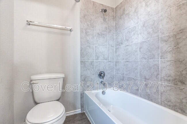 Building Photo - 2450 Dry Moss Way