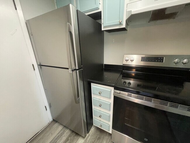 Building Photo - Charming 2-Bed, 2-Bath Condo in Prime Loca...
