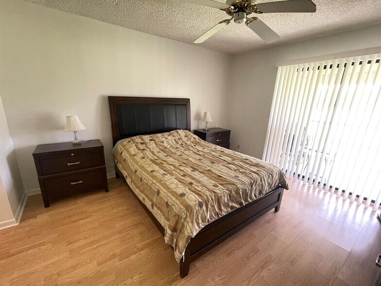 Building Photo - 4698 Lucerne Lakes Blvd E