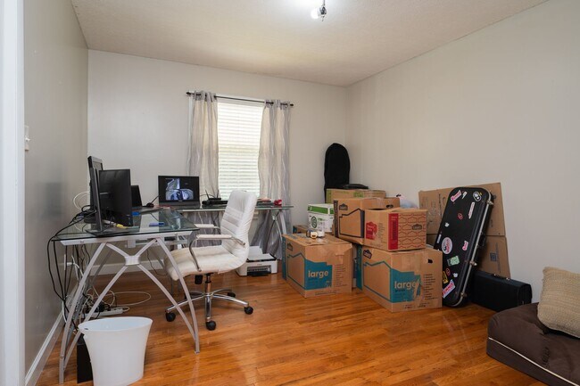 Building Photo - 3 br/ 2 bath home, private setting with garage/workshop